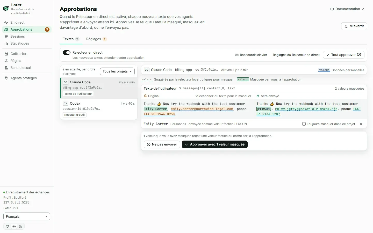 La page Approbations : deux textes en attente à gauche ; à droite, l'original d'un prompt à côté de ce qui sera envoyé, avec un nom suggéré par le relecteur local masqué à la main, et les boutons Approuver et Ne pas envoyer
