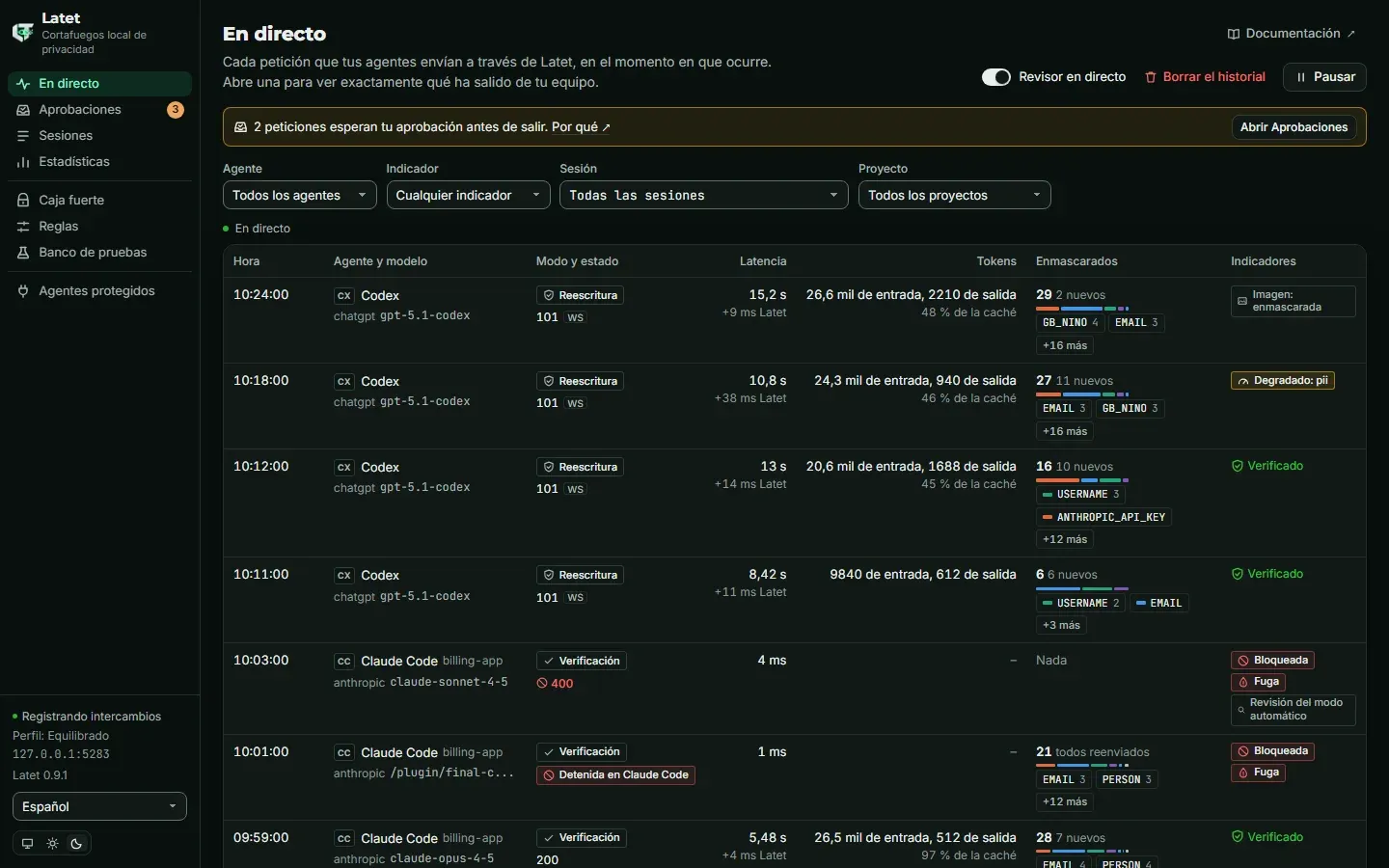 La página En directo: cada petición con su agente, su modelo, sus tiempos, sus tokens, sus valores enmascarados y sus indicadores