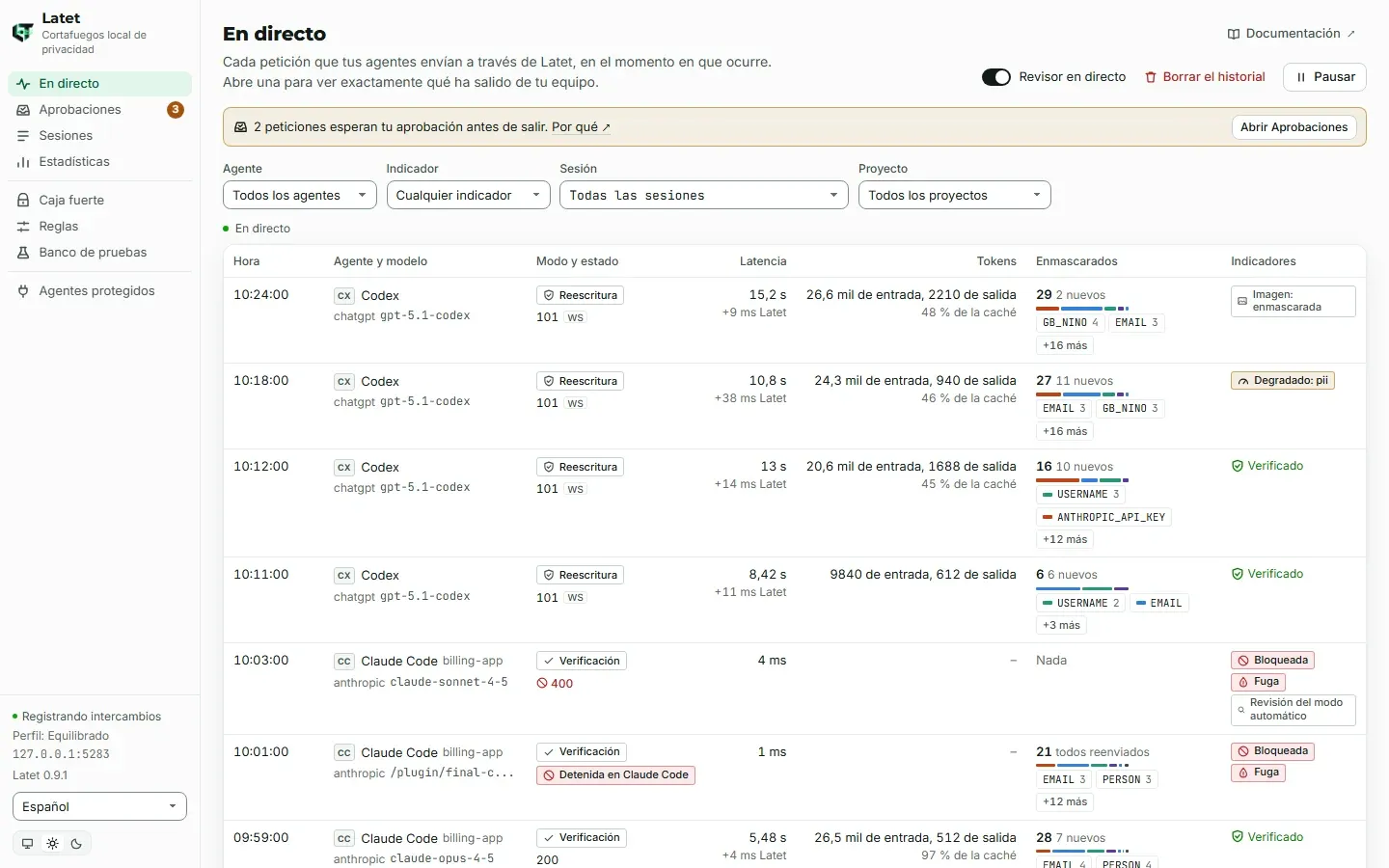 La página En directo: cada petición con su agente, su modelo, sus tiempos, sus tokens, sus valores enmascarados y sus indicadores