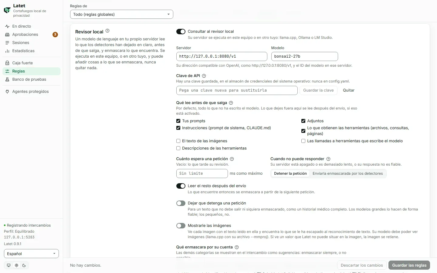 Los ajustes del revisor local: el servidor y el modelo, su clave de API, qué lee antes de que salga un texto, cuánto puede esperar una petición y qué pasa cuando no puede responder
